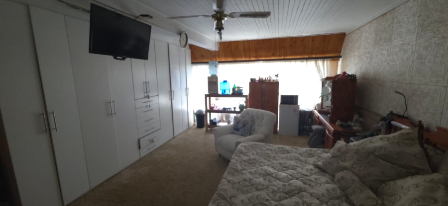 6 Bedroom Property for Sale in Wilkeville North West